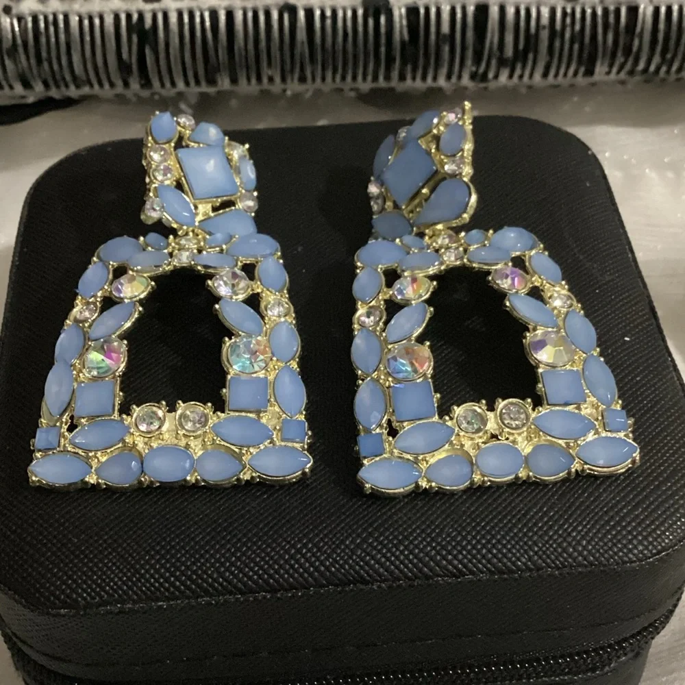 🌸Periwinkle Blue Resin crystal Geometric Earrings - Picture 12 of 16